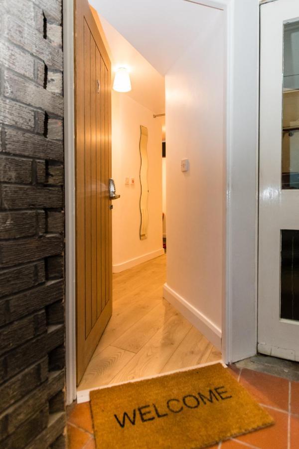1 Bedroom Newton Apartment L Free Parking L Wigan Royal Infirmary L Haigh Hall L Central Location Kültér fotó